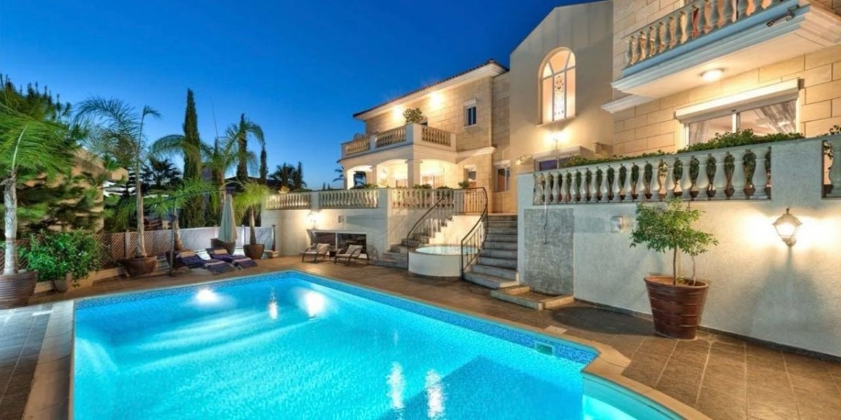 Luxury Living by the Sea: 5-Bedroom Villa in Agios Tychonas, Limassol